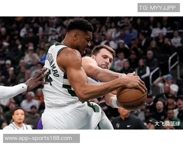 小里盛赞字母哥风度翩翩湖记调侃其在比赛用球管理上有所提升