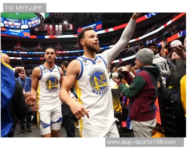 静雨称小佩顿球场嗅觉超群库里可放心养伤恢复状态